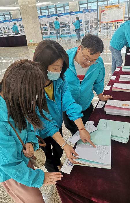 xiao 認(rèn)真學(xué)習(xí)、翻閱新《安全法》15.jpg